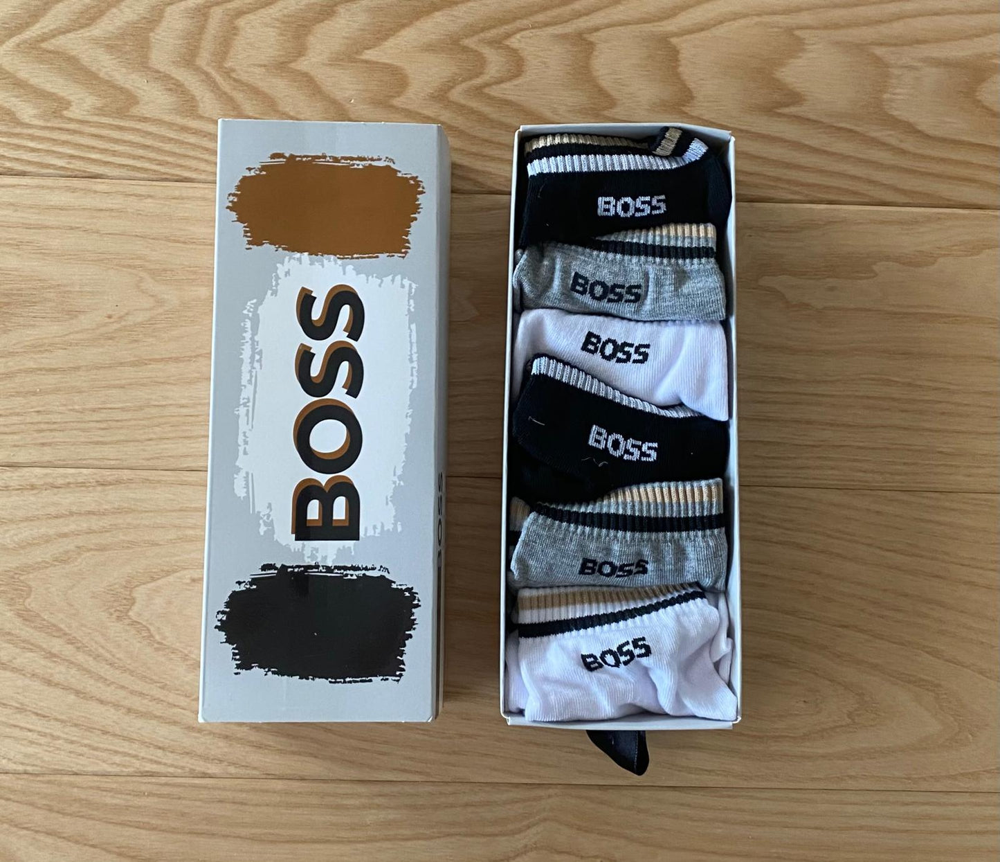 МЪЖКИ ЧОРАПИ BOSS 6 БРОЯ