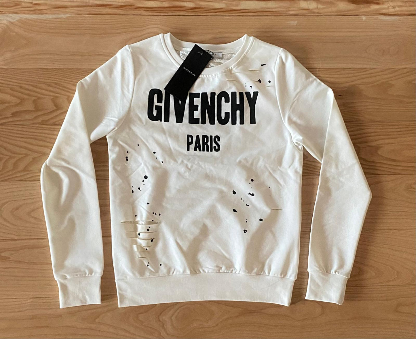 СУИЧЪР GIVENCHY
