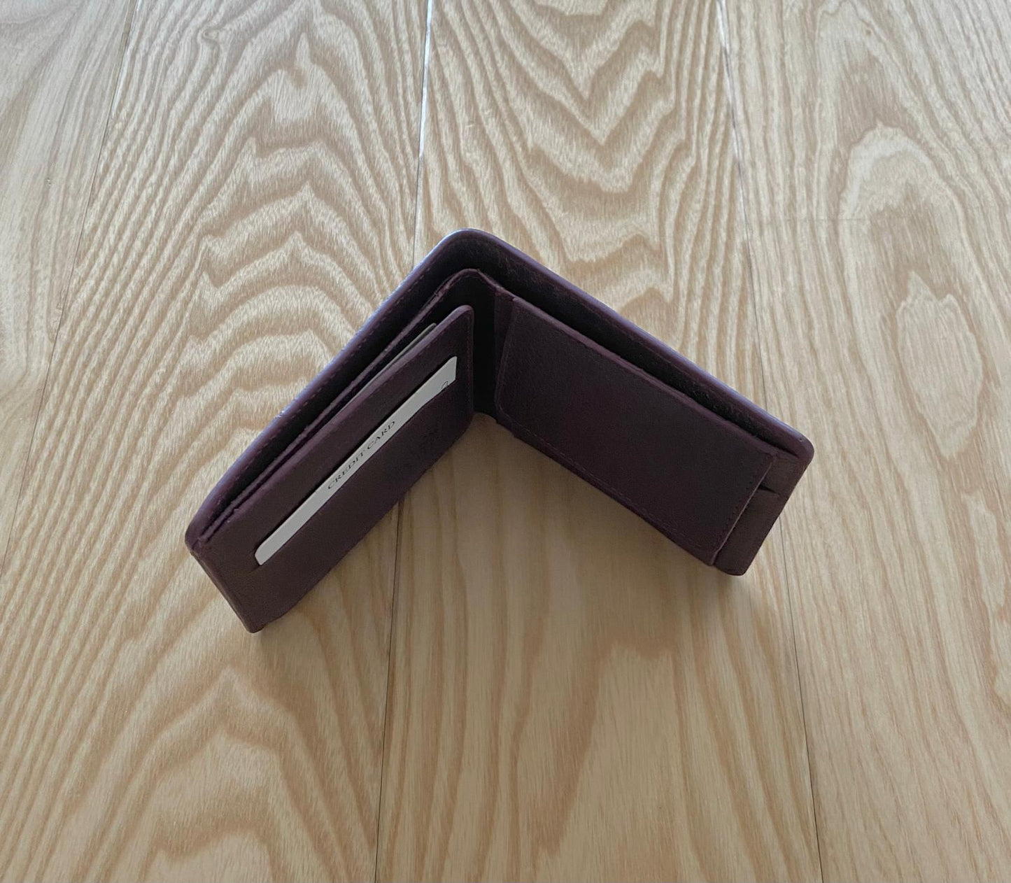 ПОРТМОНЕ ОТ ЕСТЕСТВЕНА КОЖА BOSS