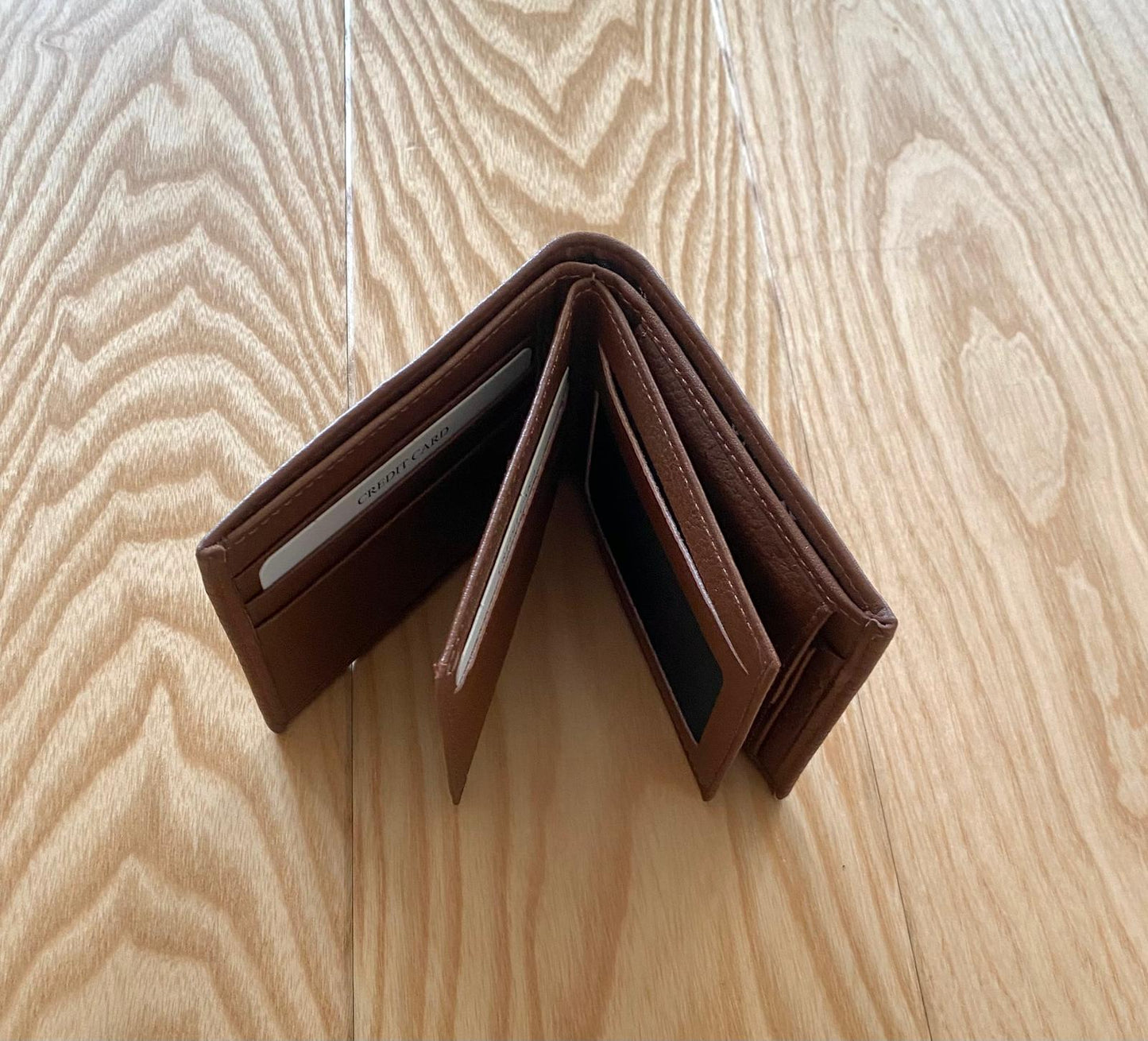 ПОРТМОНЕ ОТ ЕСТЕСТВЕНА КОЖА BOSS