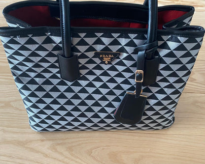 ДАМСКА ЧАНТА PRADA
