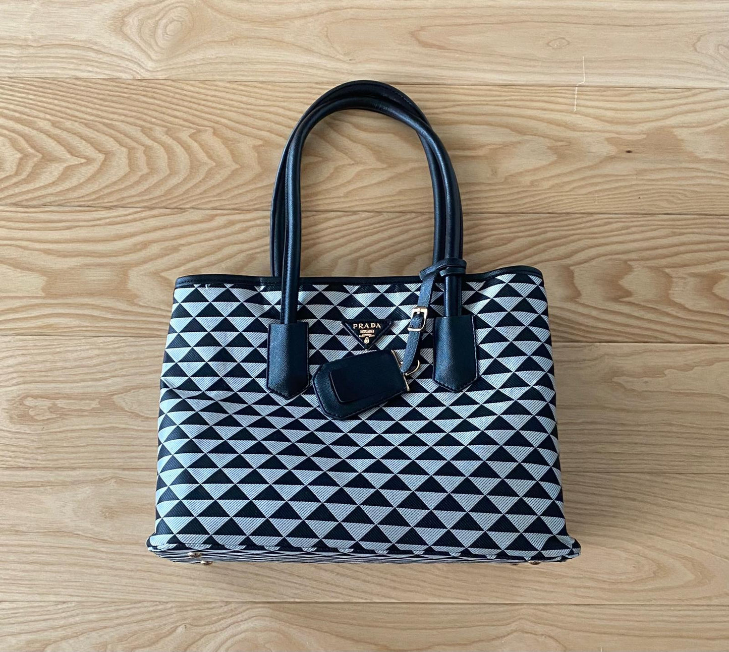 ДАМСКА ЧАНТА PRADA