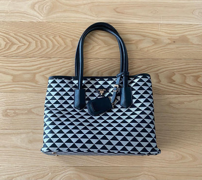 ДАМСКА ЧАНТА PRADA