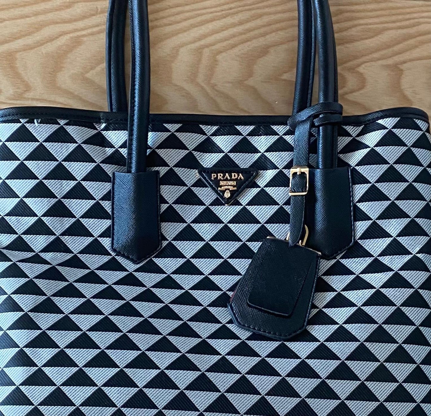 ДАМСКА ЧАНТА PRADA