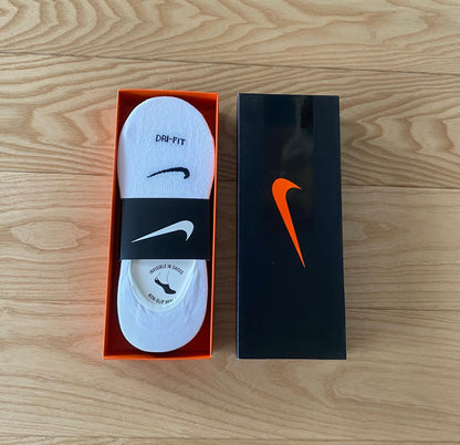 МЪЖКИ ЧОРАПИ NIKE 6 БРОЯ