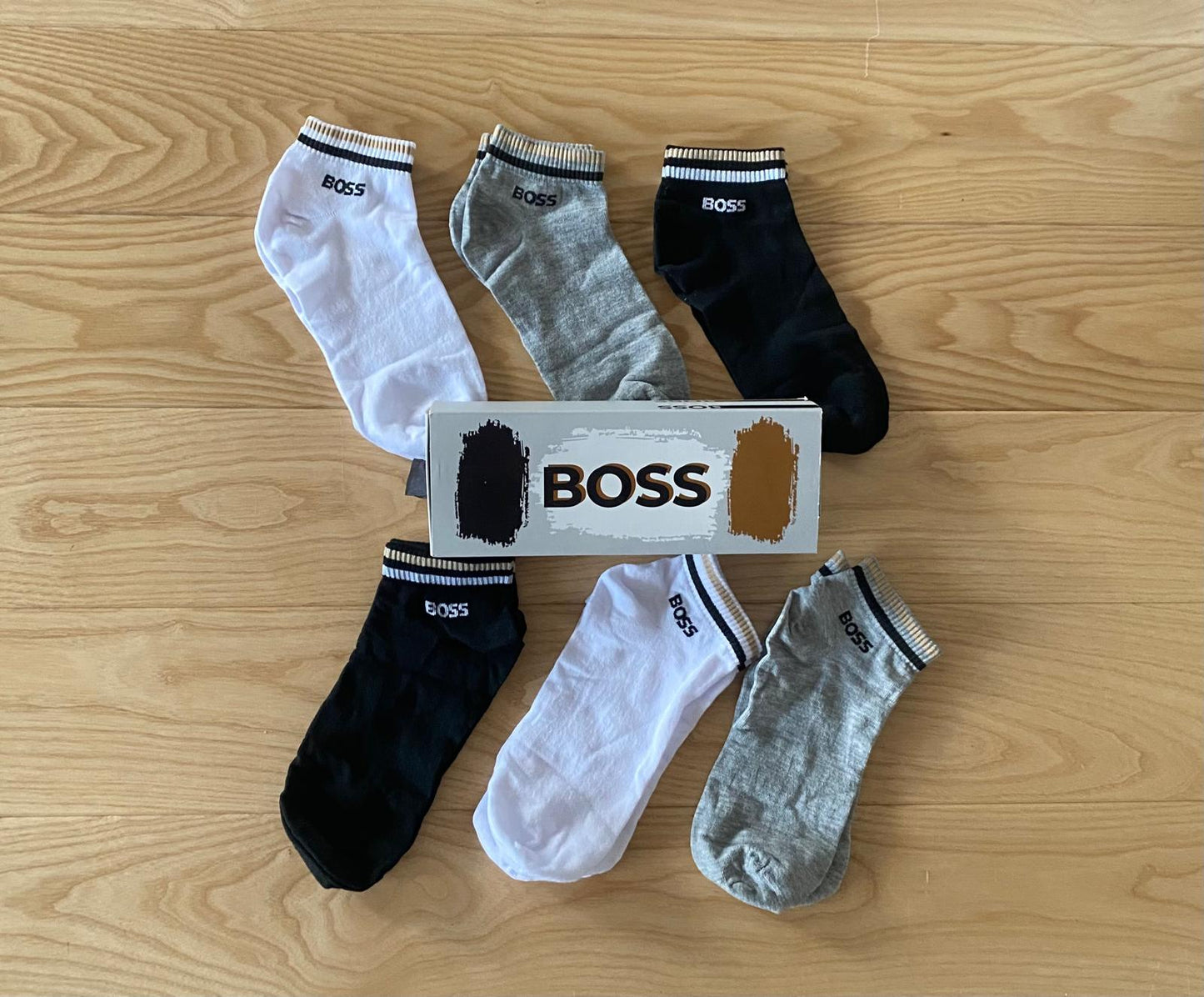 МЪЖКИ ЧОРАПИ BOSS 6 БРОЯ
