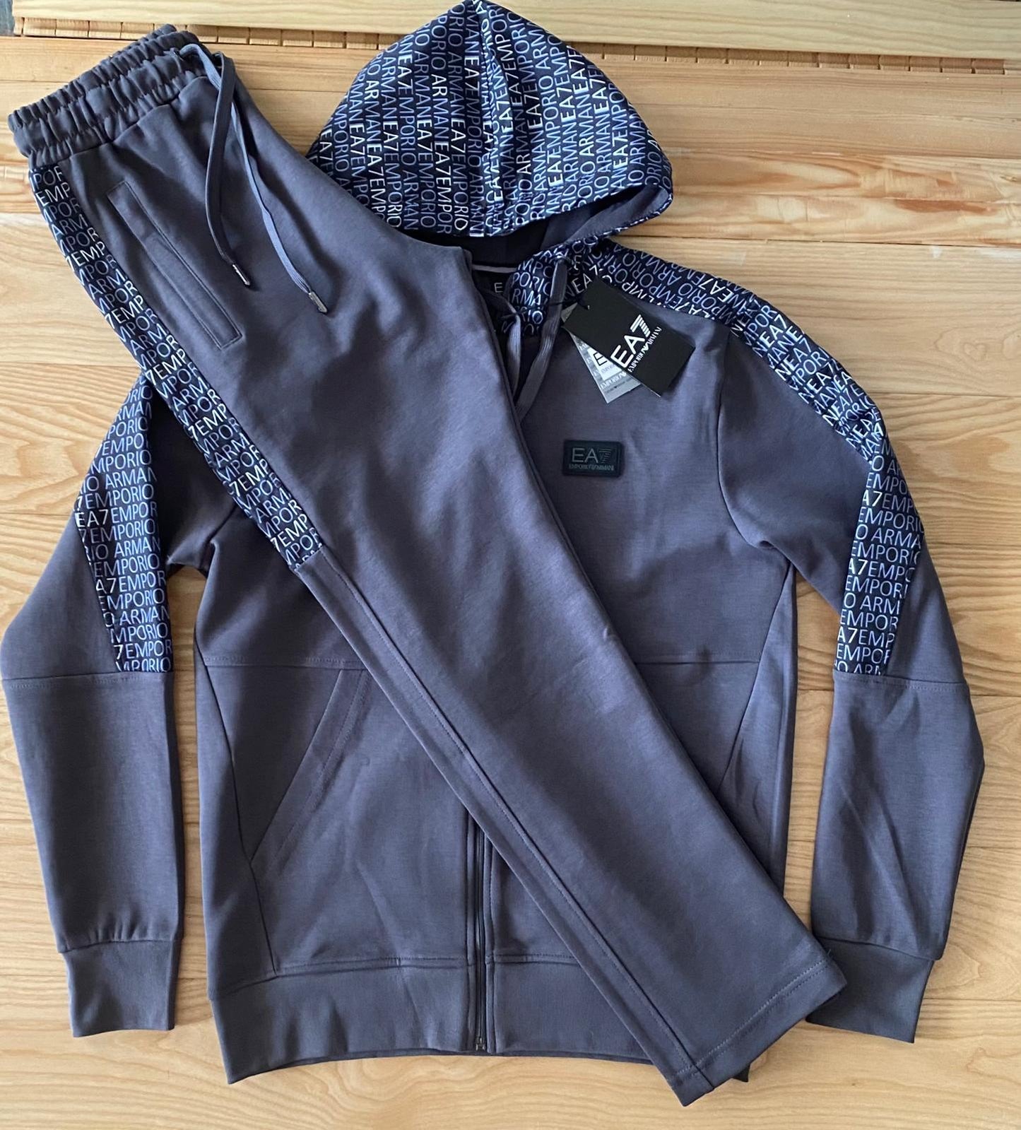 ЕКИП EMPORIO ARMANI