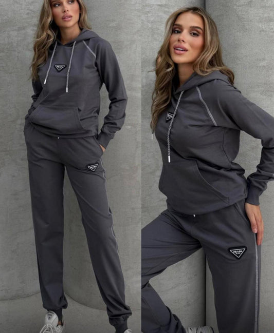 Сив спортен екип  – Prada