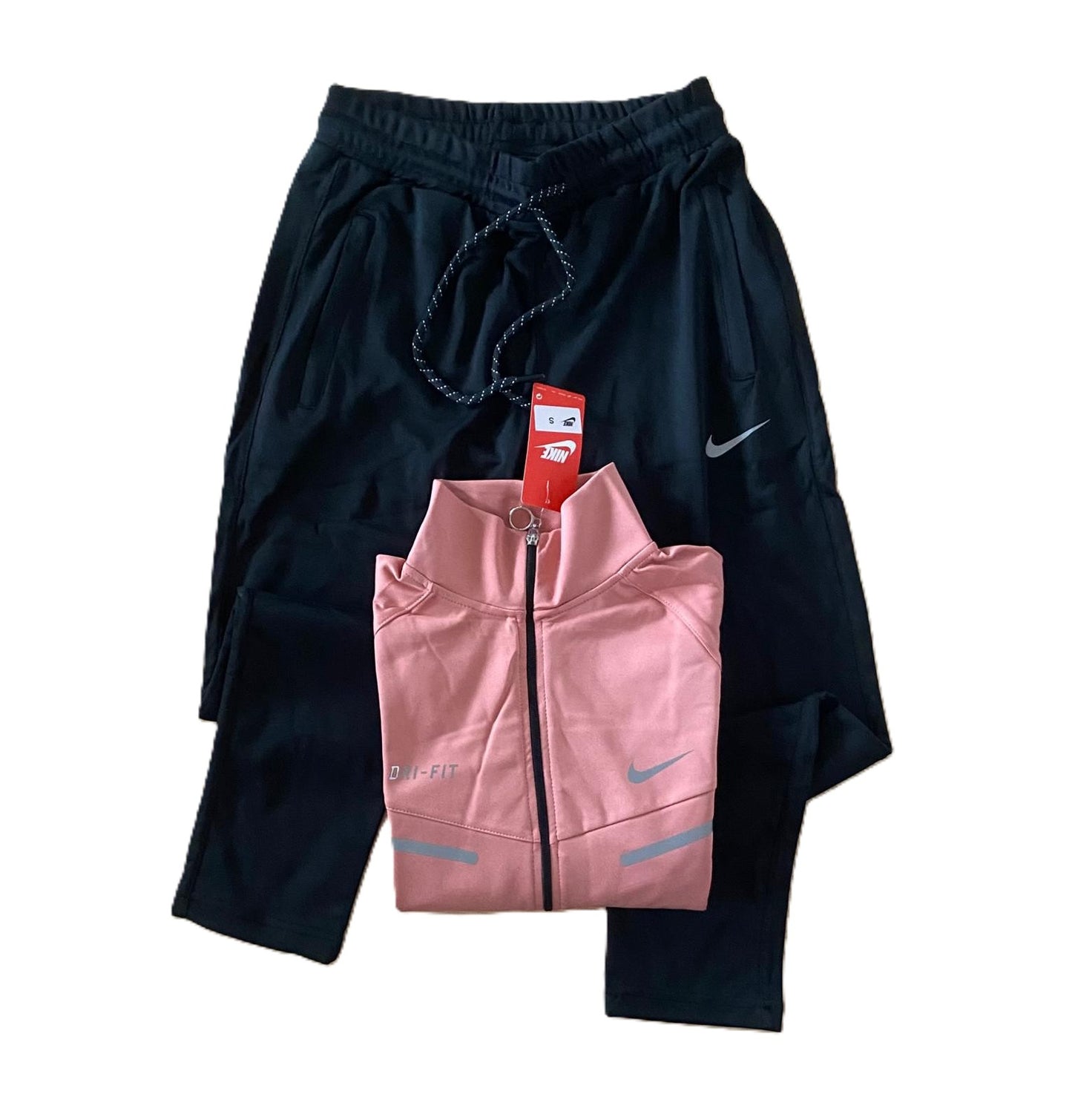 Дамски спортен екип Nike