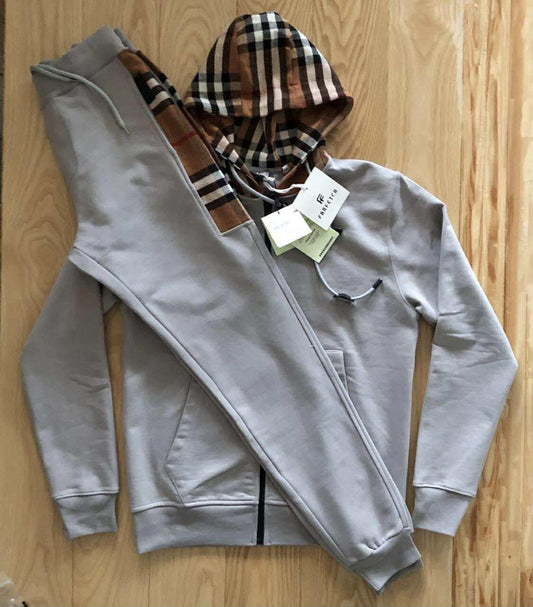ЕКИП BURBERRY