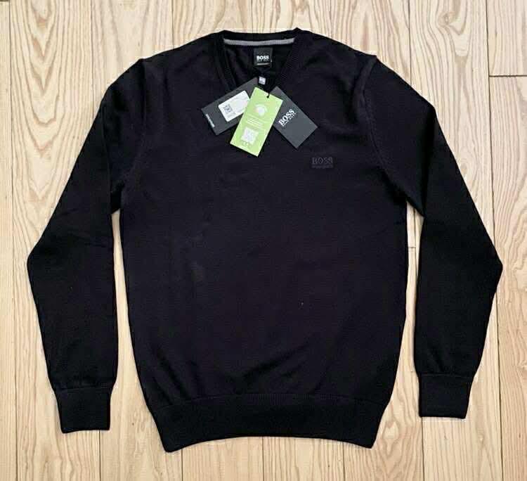 Пуловер BOSS с V-образно деколте