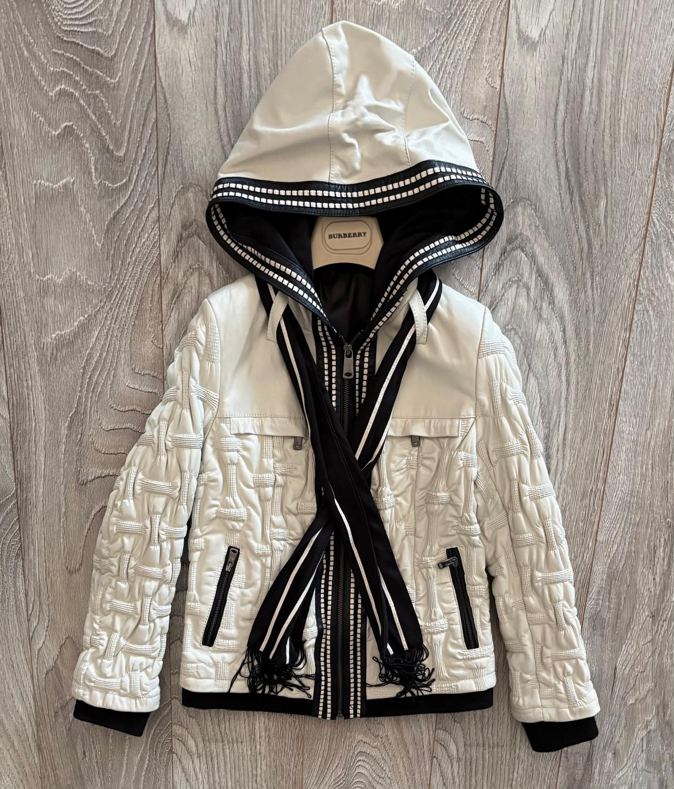 ДАМСКО КОЖЕНО ЯКЕ BURBERRY