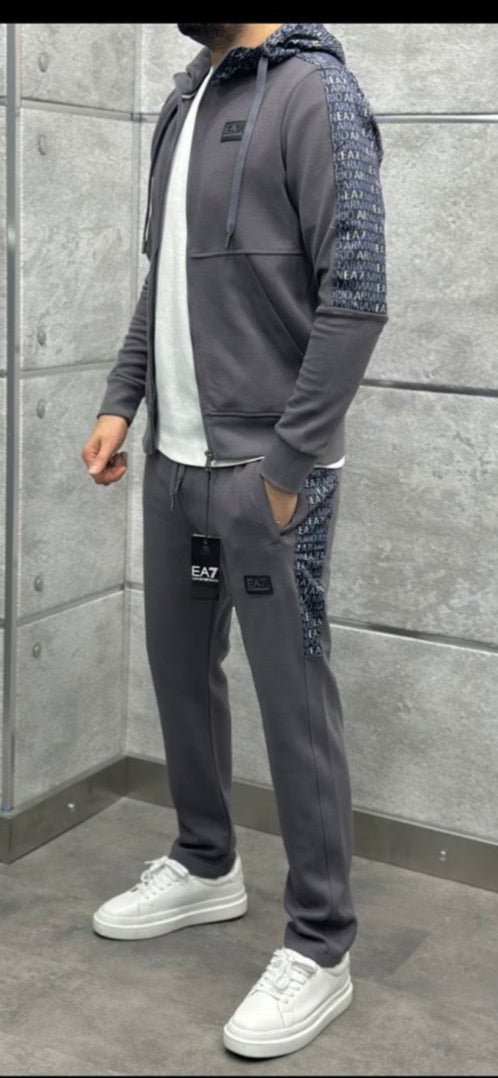 ЕКИП EMPORIO ARMANI